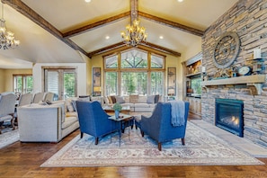 Interior - Luxury home with private hot tub, bikes & fireplace - quarry pool & tennis access (Sunriver)