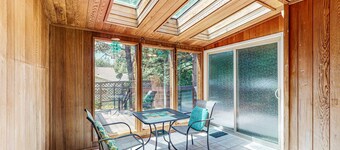 Pleasant home in Waldport with garden, inviting deck & sunroom