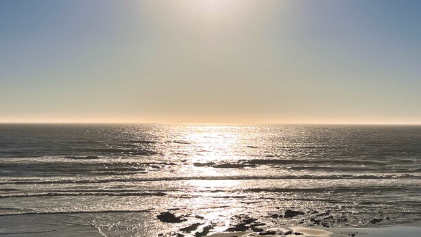 Beach - Oceanfront home with amazing sunsets, fire pit, & jacuzzi tub (Yachats)