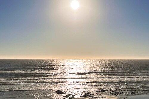 Oceanfront home with amazing sunsets, fire pit, & jacuzzi tub
