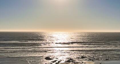 Oceanfront home with amazing sunsets, fire pit, & jacuzzi tub