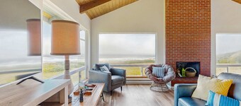 Oceanfront home with amazing sunsets, fire pit, & jacuzzi tub