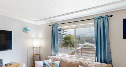 Family-friendly duplex in the Heart of Nye beach, Dog-friendly