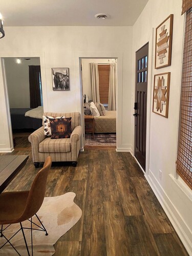 Heritage House- 3 Bed, 1 Bath Newly Remodeled Modern Whole House Rental, Yard