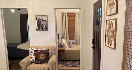 Heritage House- 3 Bed, 1 Bath Newly Remodeled Modern Whole House Rental, Yard