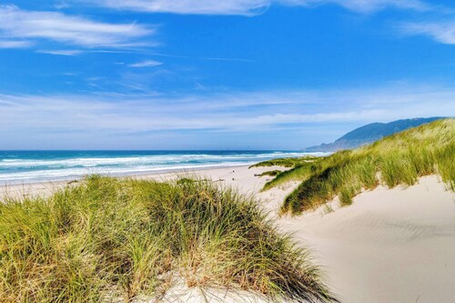 Dog-friendly home & ocean views - near the beach