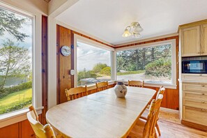 Dining - Dog-friendly home & ocean views - near the beach (Manzanita)