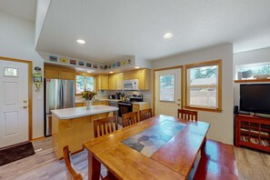 Fridge, microwave, oven, stovetop - Dog-friendly 2-story duplex with gas fireplace, enclosed yard, gas grill & W/D (Manzanita)