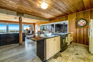 Interior - Oceanfront home with incredible beach views, washer&dryer & 2 kitchens (Seaside)