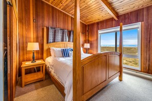 4 bedrooms, iron/ironing board, travel cot, WiFi - Oceanfront home with incredible beach views, washer&dryer & 2 kitchens (Seaside)