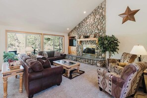 TV, offices - Spacious getaway with Ping-Pong table, SHARC, grill, W&D, Hot Tub (Sunriver)