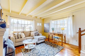 TV, offices - Beautiful Cape Cod cottage - one block from the beach with covered balcony & W/D (Seaside)
