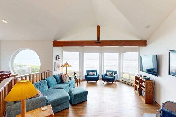 TV, fireplace, DVD player, offices - Stunning beachfront home with sweeping ocean views, firepit, fireplace, balcony (Yachats)