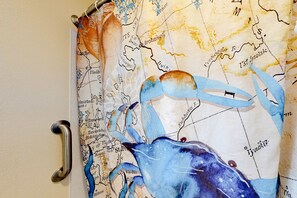 Interior detail - Retro beach gem with fast WiFI - walk to downtown restaurants (Bandon)