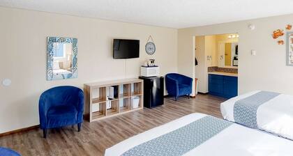 Retro beach gem with fast WiFI - walk to downtown restaurants