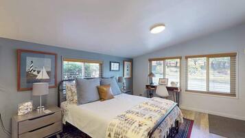 2 bedrooms, desk, iron/ironing board, WiFi