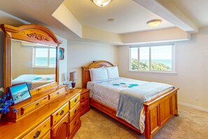 4 bedrooms, iron/ironing board, WiFi