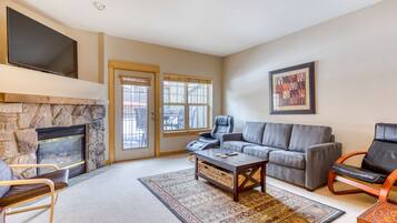 TV, fireplace, offices