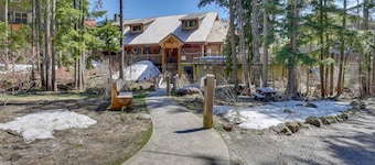 Beautifully updated Mt Hood condo with pool & hot tub & easy access to skiing