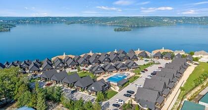 2 Luxury King Suites + Hot Tub | Fire Pit • Pools