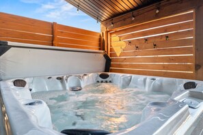 Outdoor spa tub - 2 King Suites + Hot Tub | Fire Pit • Pool Views (Hollister)
