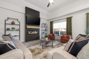 Interior - 2 King Suites + Hot Tub | Fire Pit • Pool Views (Hollister)