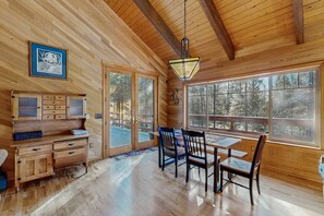Interior - Family friendly home with hot tub, full kitchen, grill - near hiking & fishing (Bend)