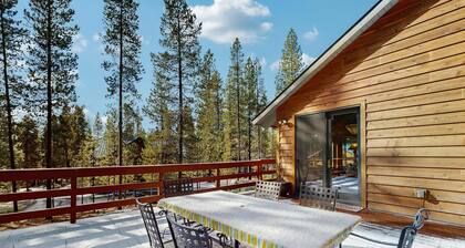 Family friendly home with hot tub, full kitchen, grill - near hiking & fishing