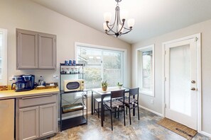 Fridge, microwave, oven, stovetop - Well-stocked and centrally located home with patio & enclosed yard (Eugene)