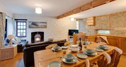 Coastal cottage in the heart of New Quay, a short walk to the beach
