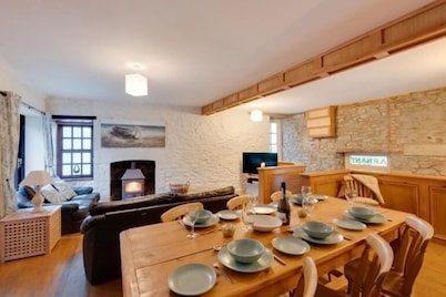 Coastal cottage in the heart of New Quay, a short walk to the beach