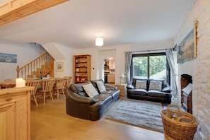 TV - Coastal cottage in the heart of New Quay, a short walk to the beach (New Quay)