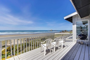 Property grounds - Dog-friendly oceanfront home with beach access, deck-minutes from town-EV Charger (Bandon)