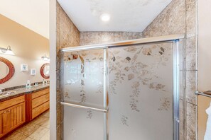 Shower, hair dryer, towels