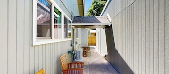 Cozy dog-friendly studio, fast WIFI, AC and in-unit washer & dryer