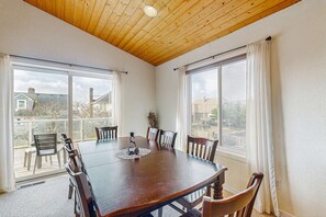 Dining - Walk to everything Ocean views, fireplace, & spacious deck (Seaside)
