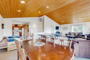 TV, fireplace, video games, DVD player - Walk to everything Ocean views, fireplace, & spacious deck (Seaside)