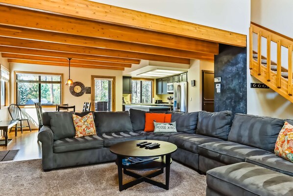 TV, fireplace, video games, offices - Renovated Lodge with Private Hot Tub, SHARC Passes, and Shared Pool - Dogs OK (Sunriver)