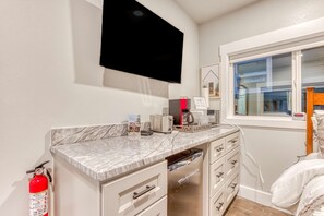 Interior - Inviting studio with kitchenette & scenic forest setting (Welches)