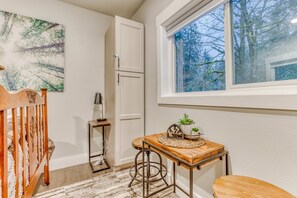 Interior - Inviting studio with kitchenette & scenic forest setting (Welches)