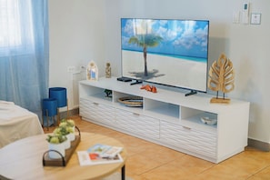 Interior - Modern villa in Safir (Noord) with private pool and outdoor kitchen. Minutes from Eagle & Palm Beach. Perfect for relaxing, dining outside, and enjoying Aruba’s best beaches in comfort and style. (Noord)