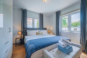 4 bedrooms, iron/ironing board, free WiFi, bed sheets - Modern villa in Safir (Noord) with private pool and outdoor kitchen. Minutes from Eagle & Palm Beach. Perfect for relaxing, dining outside, and enjoying Aruba’s best beaches in comfort and style. (Noord)