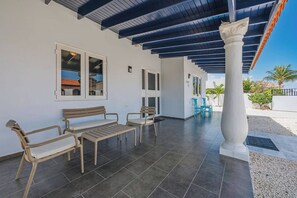 Terrace/patio - Modern villa in Safir (Noord) with private pool and outdoor kitchen. Minutes from Eagle & Palm Beach. Perfect for relaxing, dining outside, and enjoying Aruba’s best beaches in comfort and style. (Noord)