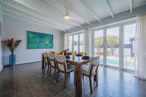 Dining - Modern villa in Safir (Noord) with private pool and outdoor kitchen. Minutes from Eagle & Palm Beach. Perfect for relaxing, dining outside, and enjoying Aruba’s best beaches in comfort and style. (Noord)