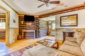 TV, offices - Mountain & valley-view dog-friendly cabin with courtyard, partial AC, and WiFi (White Salmon)