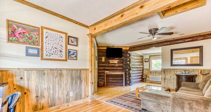 Mountain & valley-view dog-friendly cabin with courtyard, partial AC, and WiFi