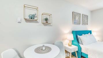Iron/ironing board, WiFi, bed sheets