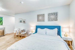 Iron/ironing board, WiFi, bed sheets