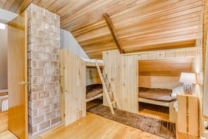 3 bedrooms, bed sheets