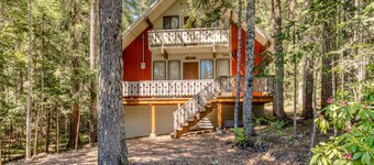 Two-Story Cabin with Wood Fireplace, Deck, Gas Grill & Washer Dryer